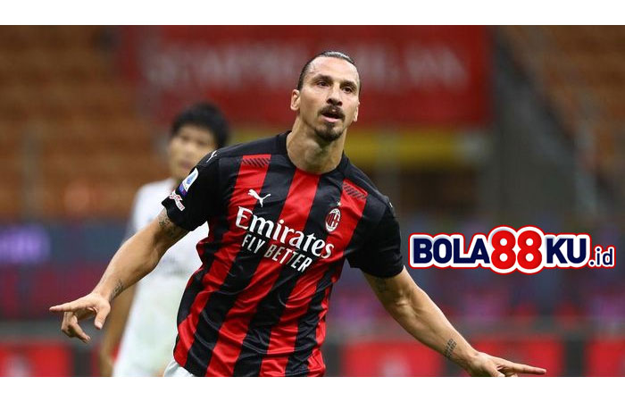 Zlatan Ibrahimovic masih terus bersinar di usia senja. Penyerang AC Milan itu dinilai belum ada lelahnya sama sekali.