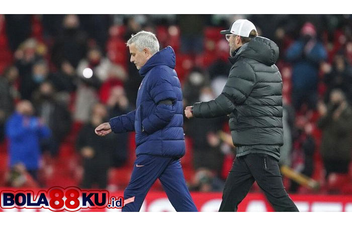 Adu mulut Juergen Klopp - Jose Mourinho hadir di Liverpool Vs Tottenham Hotspur. Videonya viral. Duel Liverpool lawan Tottenham di Premier League