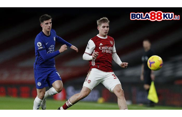 Emile Smith Rowe untuk pertama kalinya bermain di Liga Inggris musim ini saat Arsenal mengalahkan Chelsea. Smith Rowe langsung tampil apik. Smith Rowe akhirnya mendapat kepercayaan