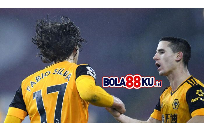 Kasus Covid-19 Naik, Pemain Wolverhampton Dilarang ke Supermarket