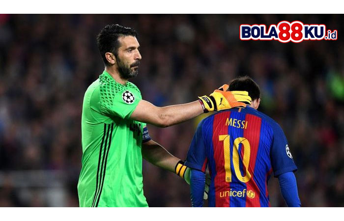 Dapat 2 Botol Bir karena Dibobol Messi, Ini Reaksi Buffon