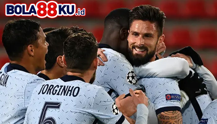 Chelsea Wajib Pertahankan Olivier Giroud