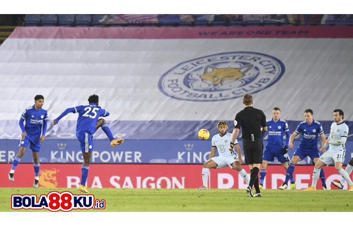Turun Minum, Leicester City Ungguli Chelsea 2-0