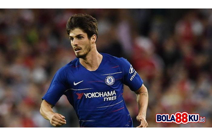 Dipinjamkan 7 Kali dalam 10 Tahun, Lucas Piazon Kecam Chelsea