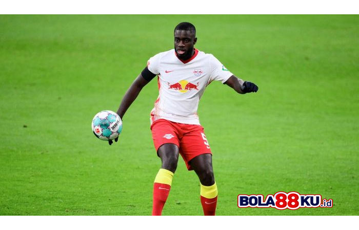 Bayern Memang Minati Dayot Upamecano