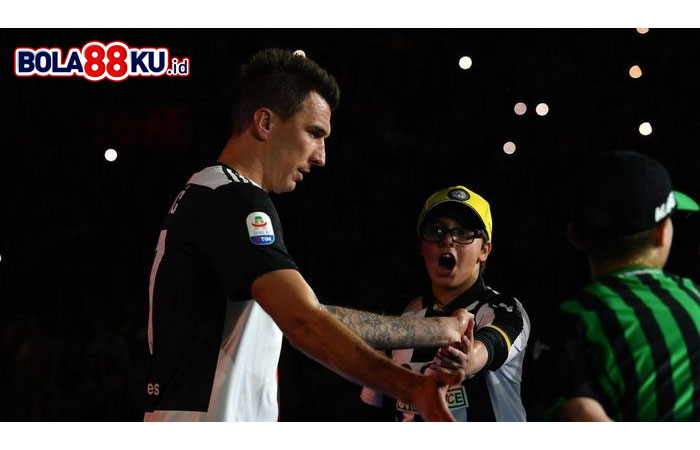 Mandzukic-Ibrahimovic, 'Kakak Pembimbing' di AC Milan
