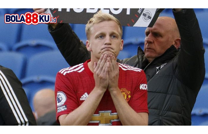 Solskjaer: Van de Beek Tak Bahagia di Man United