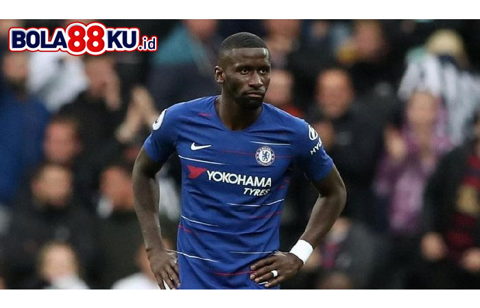 Aksi Bela Lampard, Fans Chelsea Serang Ruediger