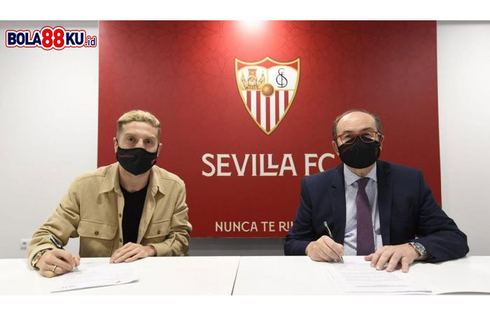 Tinggalkan Atalanta, Papu Gomez Resmi Gabung Sevilla