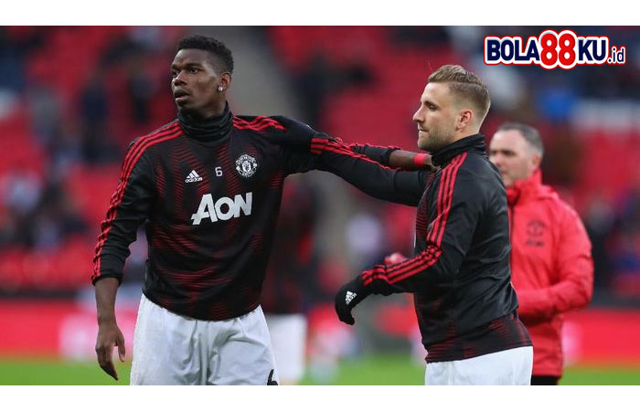 MU Vs Aston Villa: Pogba Nyuruh Luke Shaw Diving?