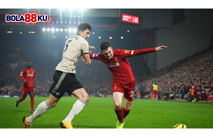 Carragher: Liverpool dalam Tekanan, MU Punya Kans Bagus