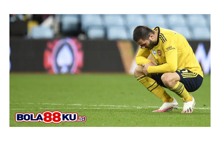 Sead Kolasinac bakal bermain untuk Schalke 04 di sisa musim 2020/21 ini usai Arsenal meresmikan transfer peminjaman ke klub Bundesliga