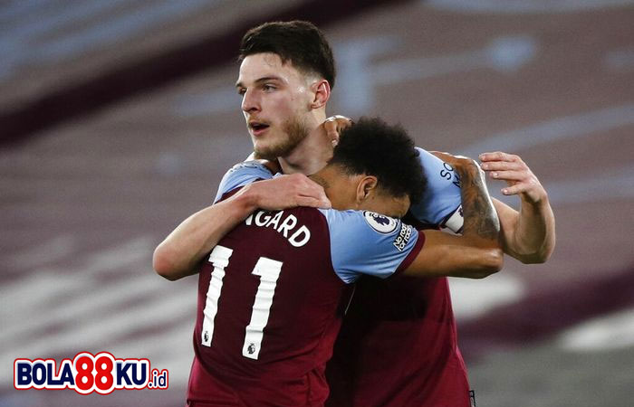 Ketika Jesse Lingard dan Declan Rice Rebutan Penalti