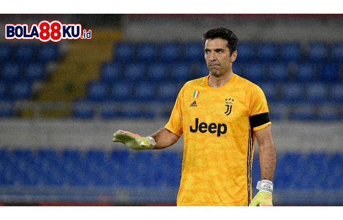Buffon Kena Sanksi Denda Gegara Maki-maki Rekan Setim