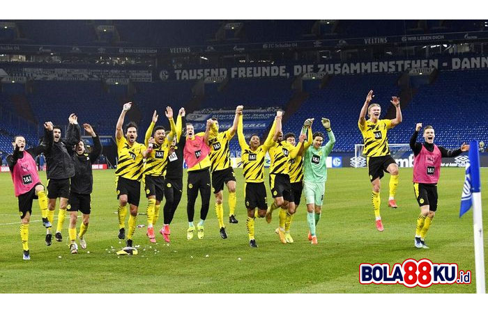 Rayakan Kemenangan Revierderby Bareng Fans, Dortmund Dikecam