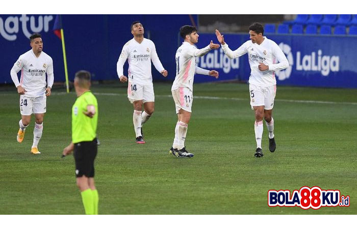 Tak Ada Sergio Ramos, Raphael Varane pun Jadi