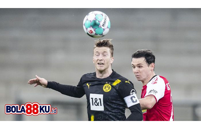 SC Freiburg Vs Borussia Dortmund: Die Borussen Tumbang 1-2