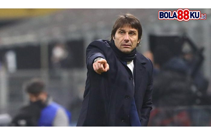 Panas! Antonio Conte Acungkan Jari Tengah ke Presiden Juventus