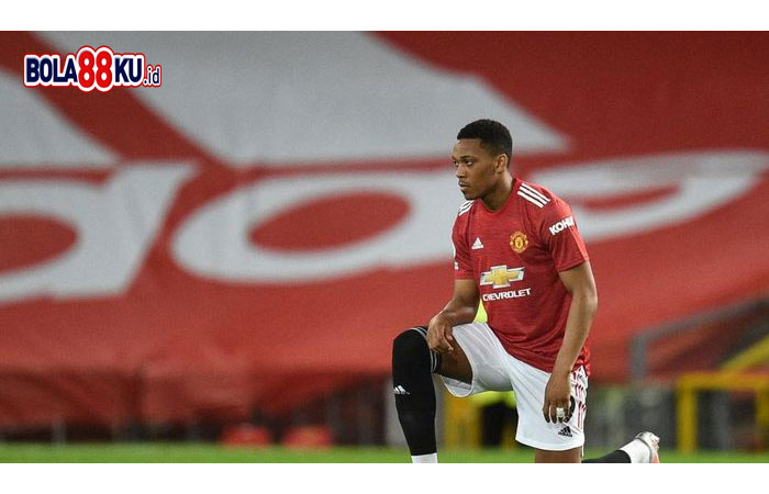 Martial Ingin Bertahan Lama di MU? Ikuti Saran Ini