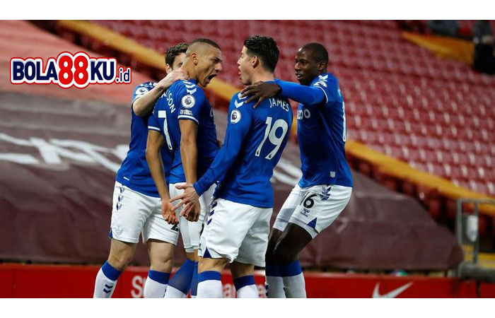 Everton Pede Saingi Chelsea Finis Empat Besar