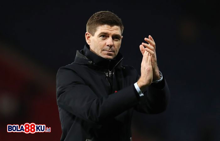 Maaf, Steven Gerrard Belum Mau Melatih Liverpool
