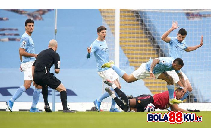 Guardiola: MU Masih Bisa Salip Man City dan Juara