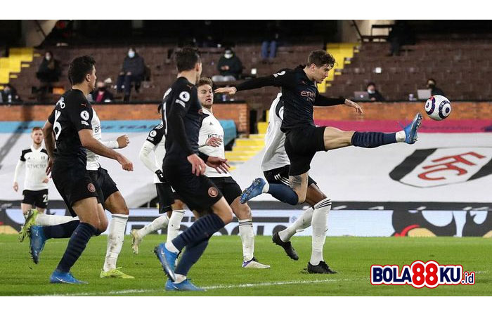 Nikmatnya Umpan Joao Cancelo buat John Stones